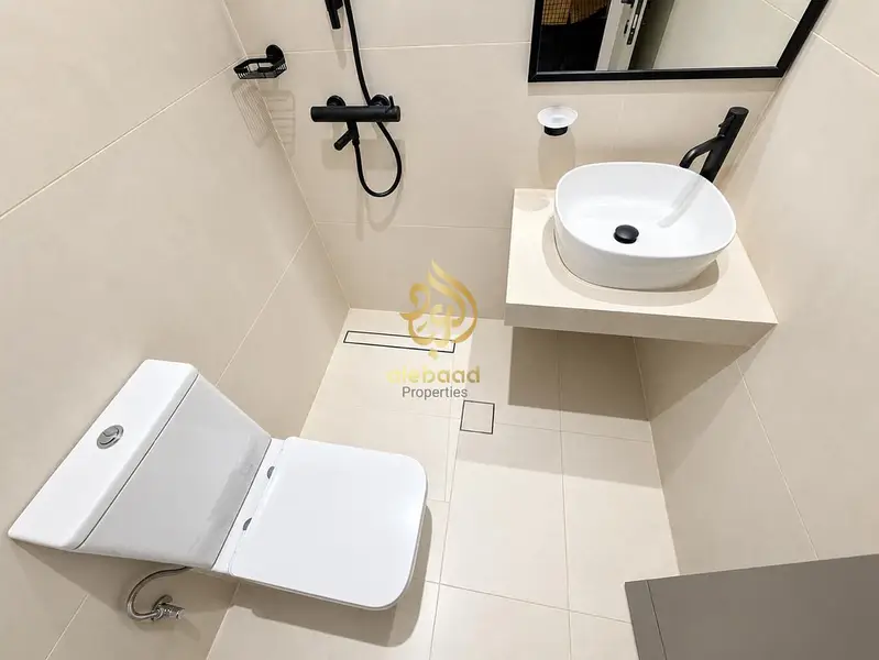 Terrace studio apartment available now with all amenties nearby metro