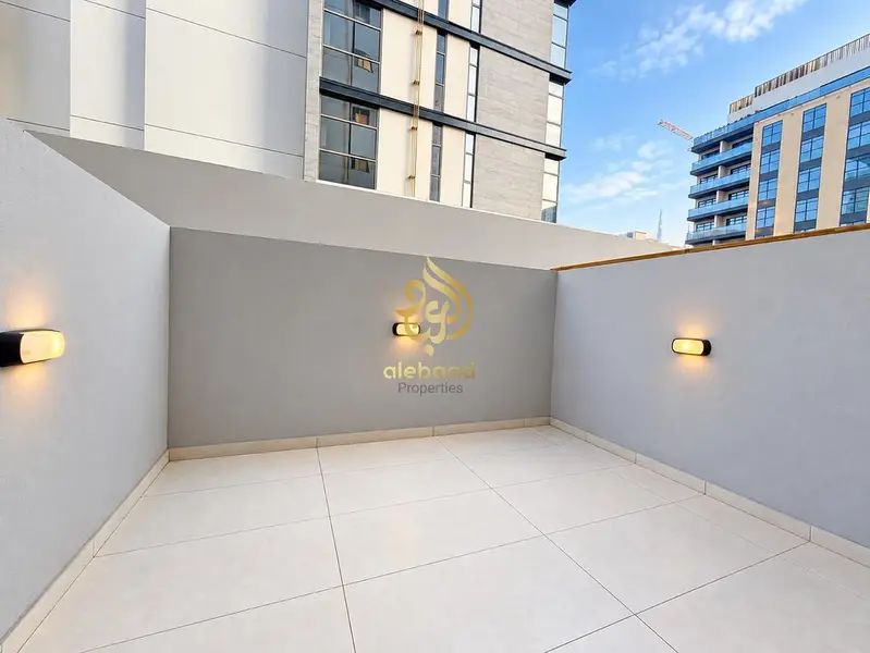 Terrace studio apartment available now with all amenties nearby metro