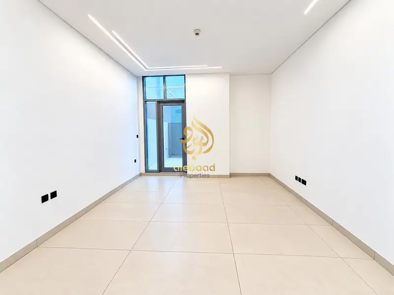 Terrace studio apartment available now with all amenties nearby metro