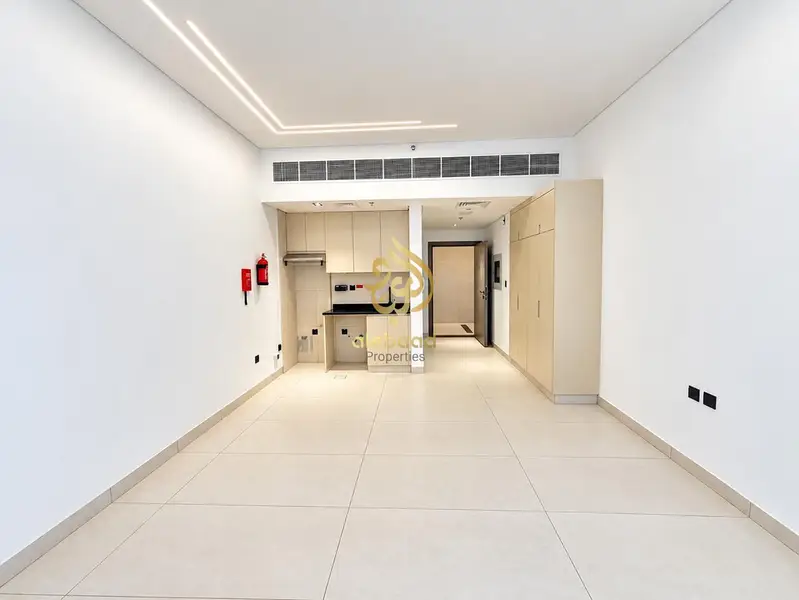 Terrace studio apartment available now with all amenties nearby metro