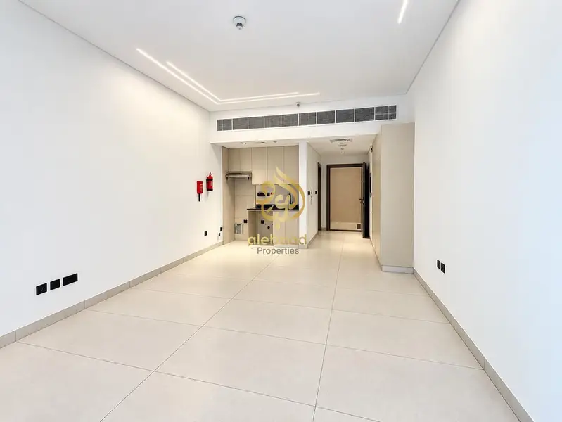 Terrace studio apartment available now with all amenties nearby metro