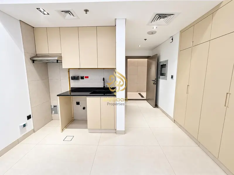 Terrace studio apartment available now with all amenties nearby metro