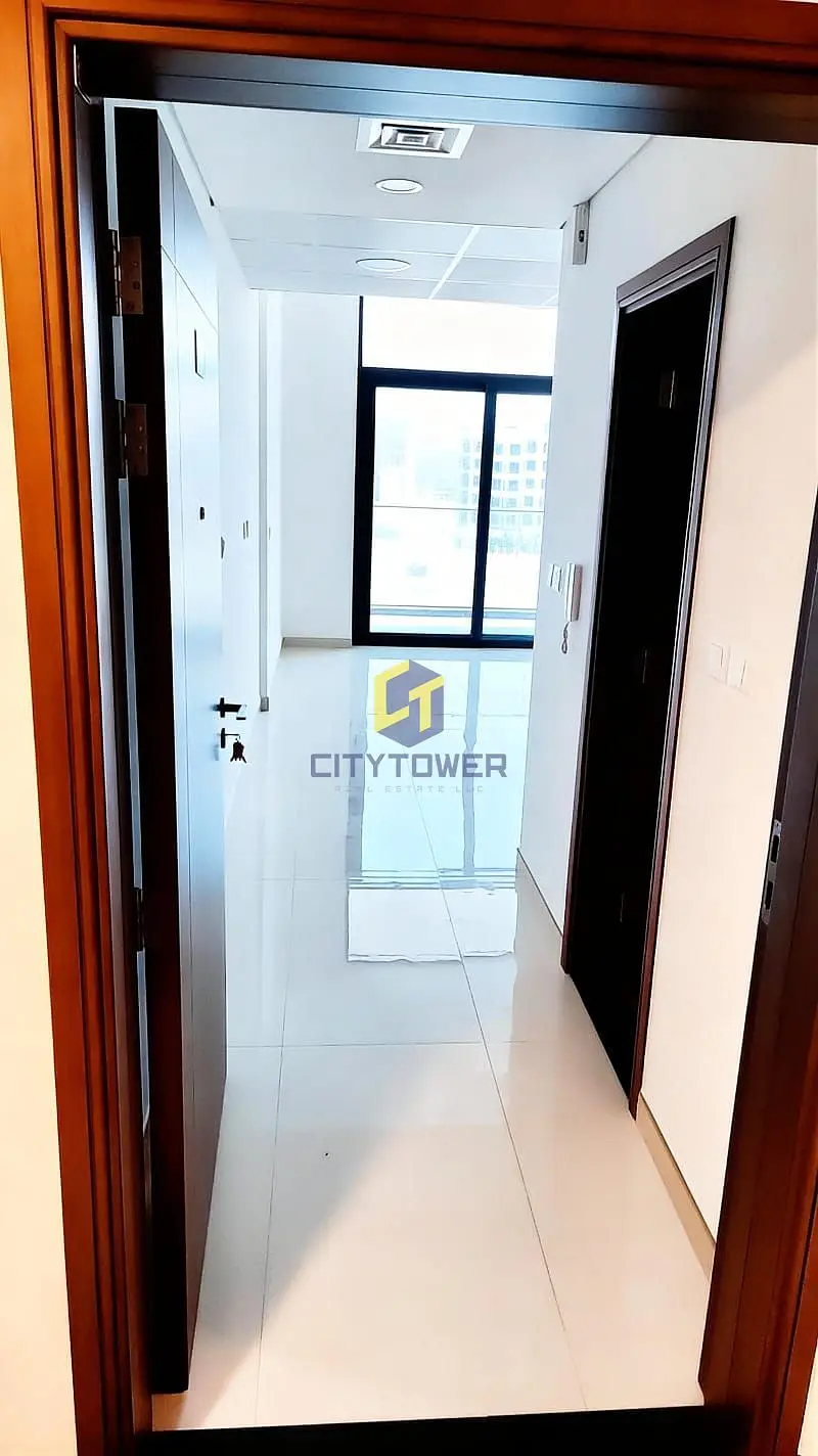 Bright Studio | Desert & City Views | Balcony Access