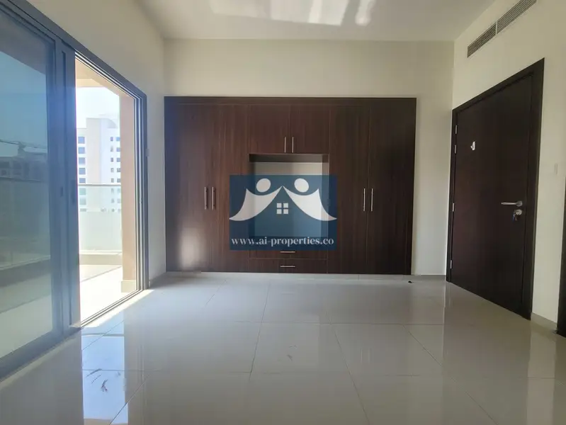 Big Corner 3BR | Multiple Balconies | City Views | Natural Light