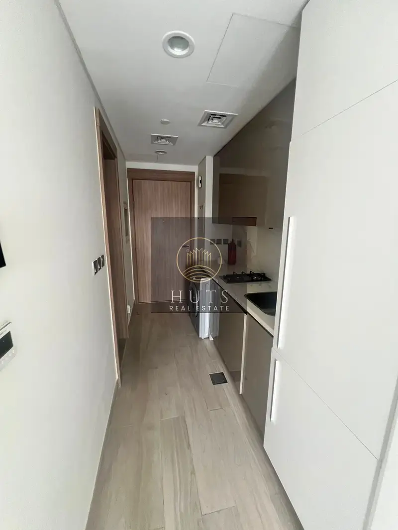 UNFURNISHED 1BHK | BRIGHT & AIRY | IMMACULATE