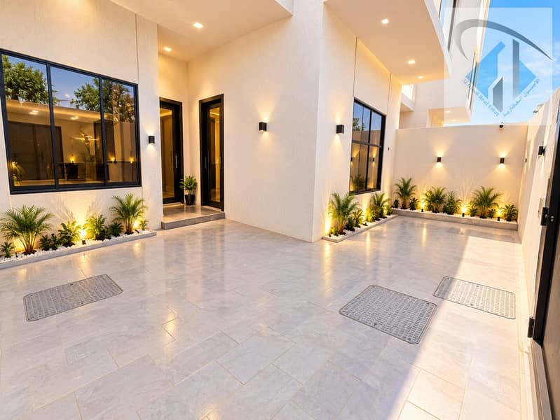 7 فناء منزل عصري بإضاءة دافئة (1). png