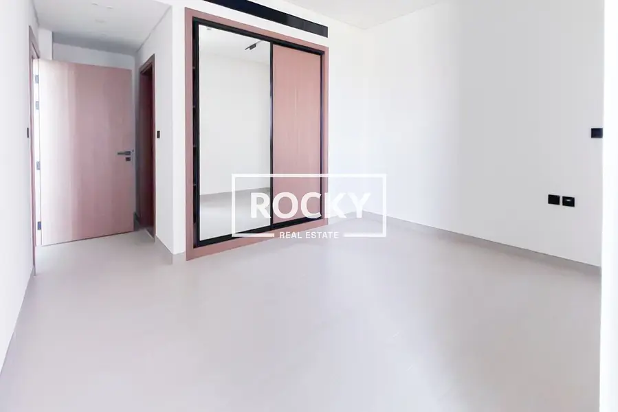 Modern Layout | Community Living | Well Connected