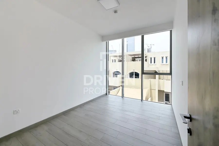 Spacious Layout | Investors Deal | Vacant