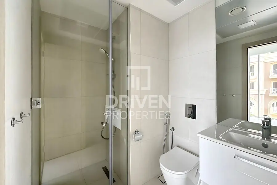 Spacious Layout | Investors Deal | Vacant