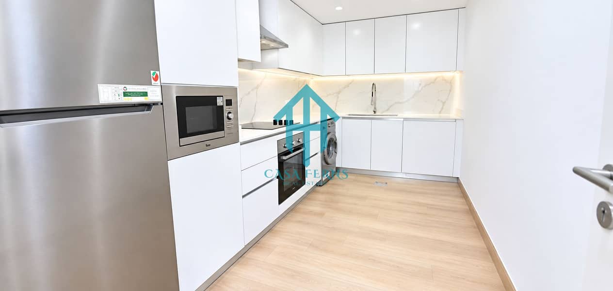 5 Bright Modern L-Shaped Kitchen. png