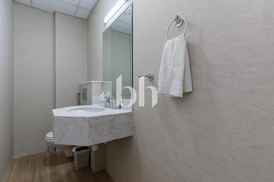 2 BR | High Floor | Upgraded | Furnished | Vacant