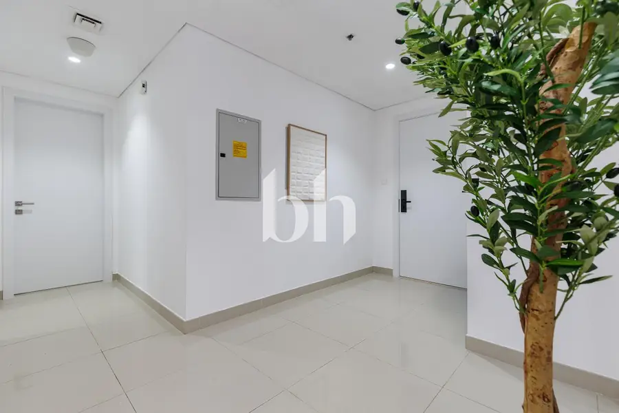 2 BR | High Floor | Upgraded | Furnished | Vacant