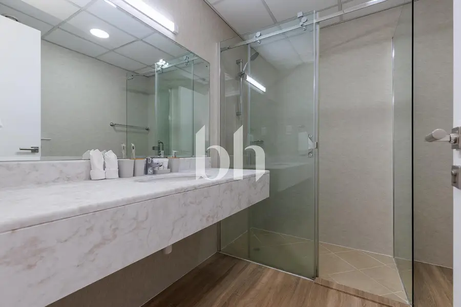 2 BR | High Floor | Upgraded | Furnished | Vacant