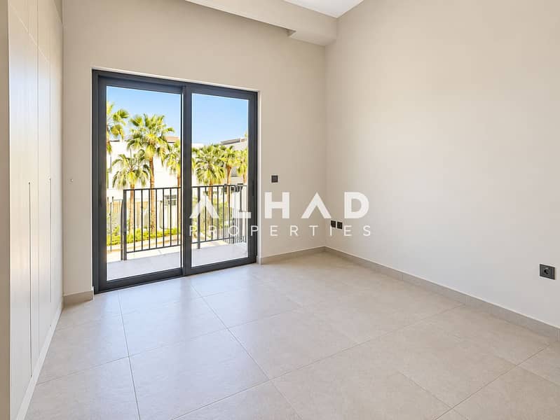 6 Empty Modern Room with Palm Balcony Views. png