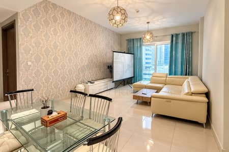 شقة 1 غرفة نوم للايجار في الخليج التجاري، دبي - Modern Living Room with Urban Views. png شقة 1 غرفة نوم للايجار في الخليج التجاري، دبي - Modern Living Room with Urban Views. png