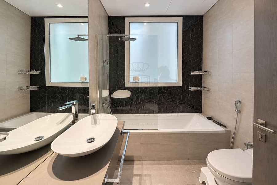 6 Modern Geometric-Tile Bathroom Interior. png
