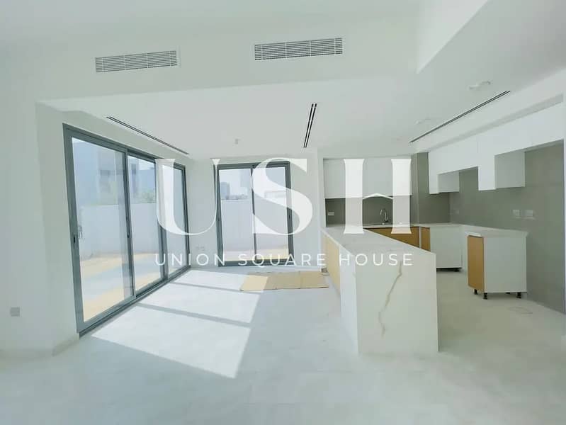 9 865165232-1066x800. webp