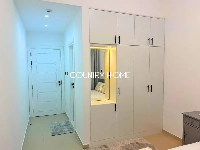 Upgraded 1BR | Partial Sea View | Move In Ready