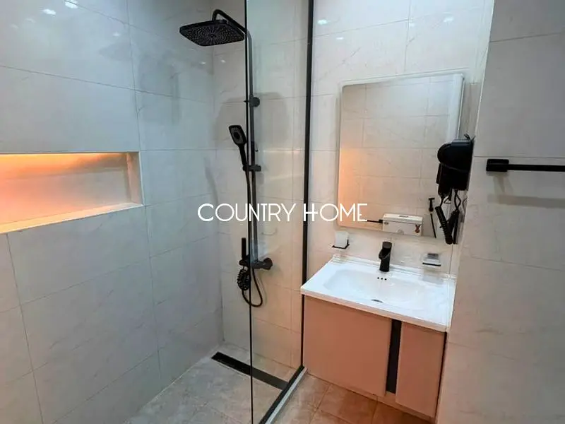 Upgraded 1BR | Partial Sea View | Move In Ready
