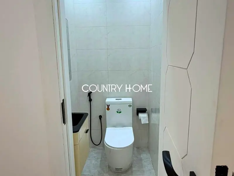 Upgraded 1BR | Partial Sea View | Move In Ready
