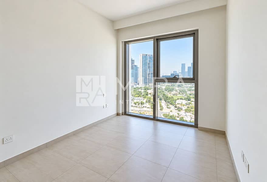 2 Minimal Apartment with City Skyline Views