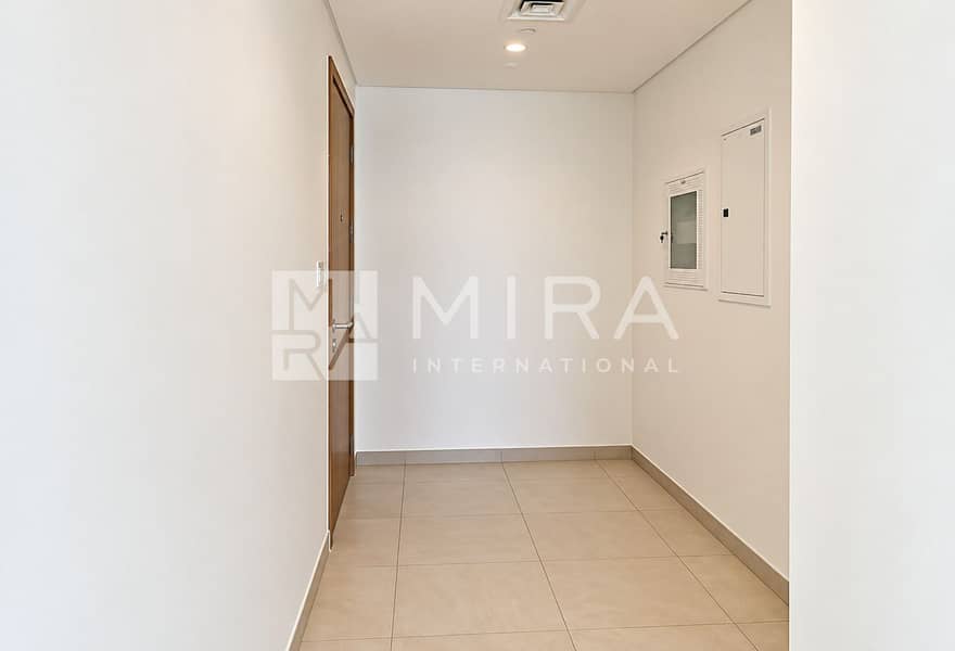 4 Minimal Modern Apartment Hallway