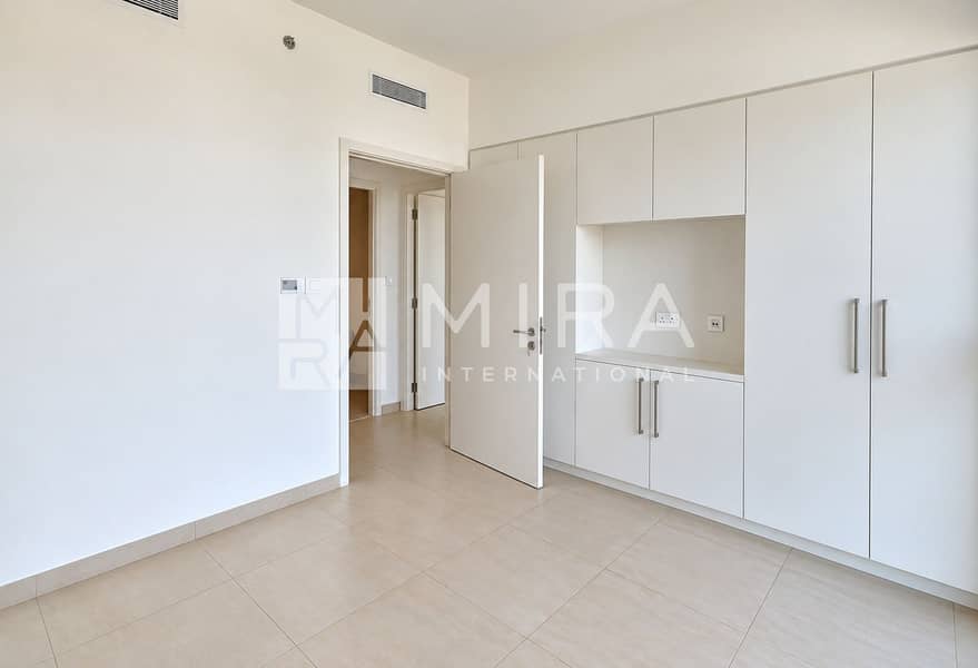 5 Minimal Modern Room with Built-In Cabinetry