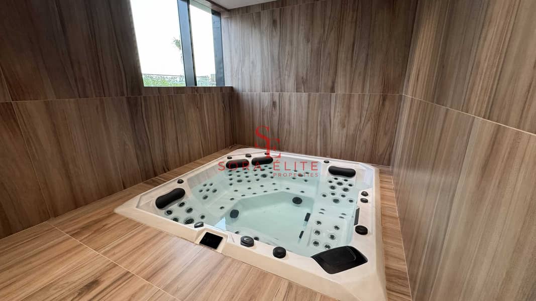 21 Jacuzzi1. jpg