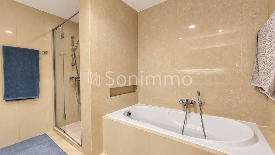 18 Modern Beige-Tiled Bathroom Retreat. png