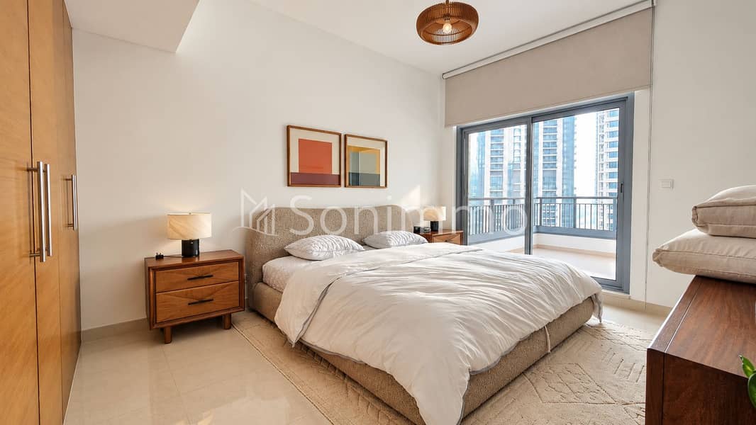 22 Warm Scandinavian Bedroom with City Views. png