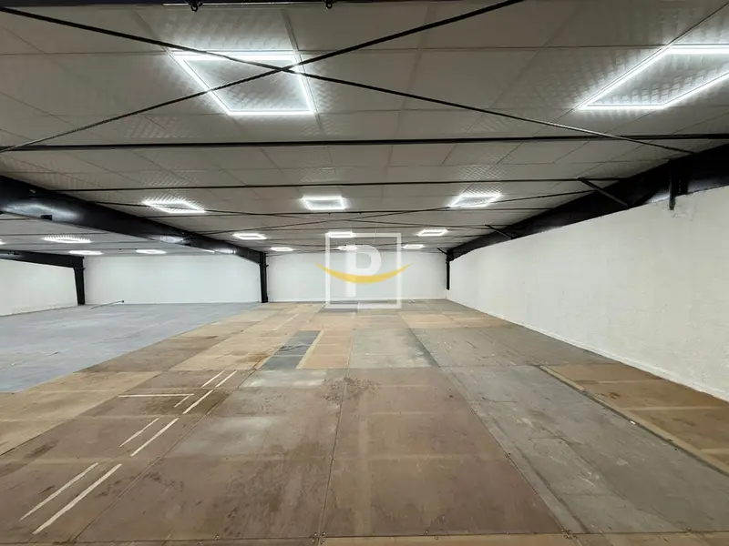 Fitted Warehouse in Al Quoz | Prime Location