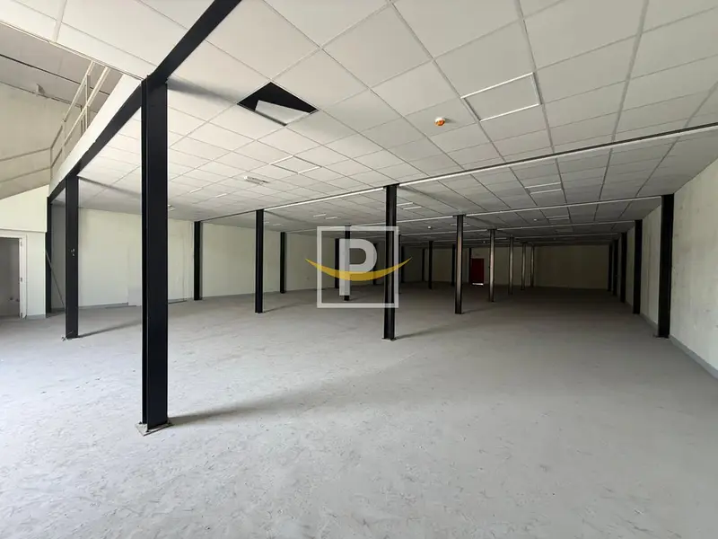 Fitted Warehouse in Al Quoz | Massive Layout