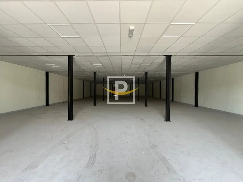 Fitted Warehouse in Al Quoz | Massive Layout