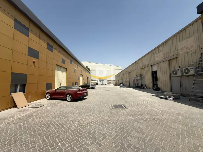Fitted Warehouse in Al Quoz | Massive Layout