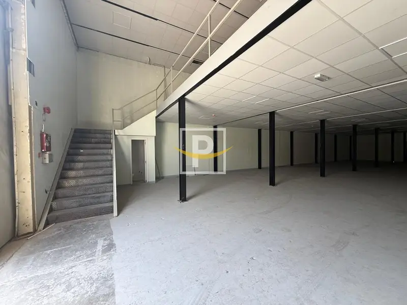 Fitted Warehouse in Al Quoz | Massive Layout