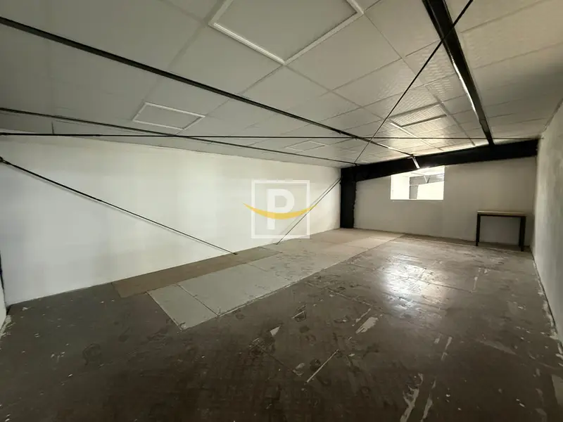 Fitted Warehouse in Al Quoz | Prime Location