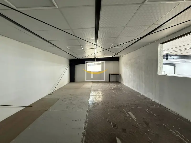 Fitted Warehouse in Al Quoz | Prime Location