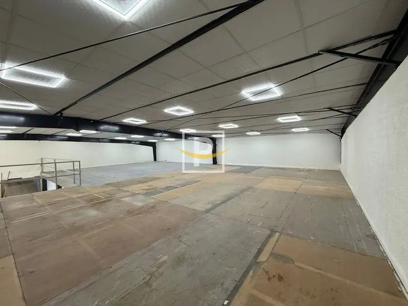Fitted Warehouse in Al Quoz | Prime Location