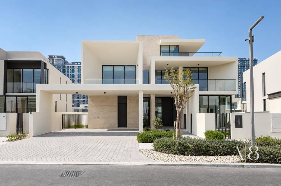 Stunning Lagoon View | Modern 5BR | View Now Stunning Lagoon View | Modern 5BR | View Now
