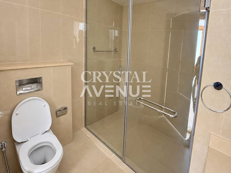 11 Bright waterfront apartment interior-4. png