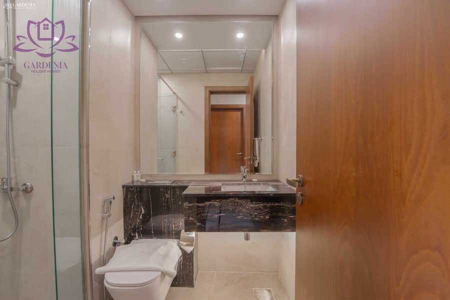5 Bath 1 2. jpg