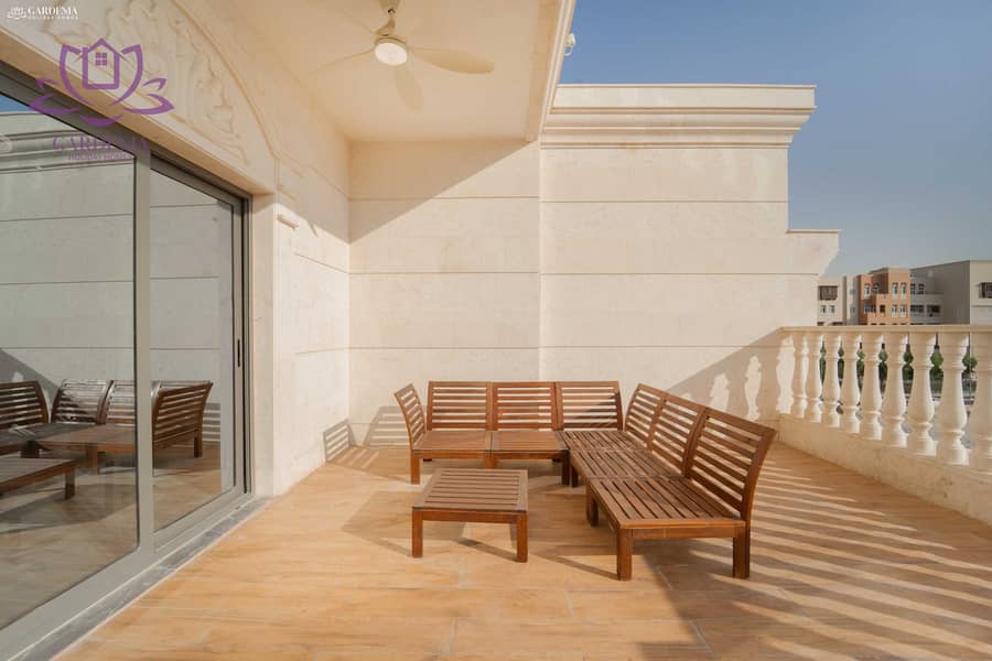 18 Balcony 1 3. jpg