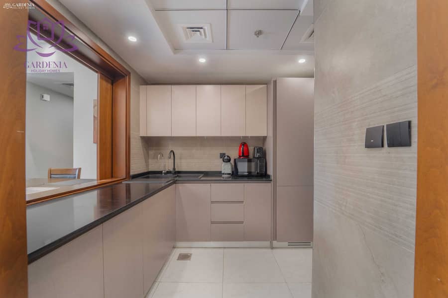 24 Kitchen 1 1. jpg