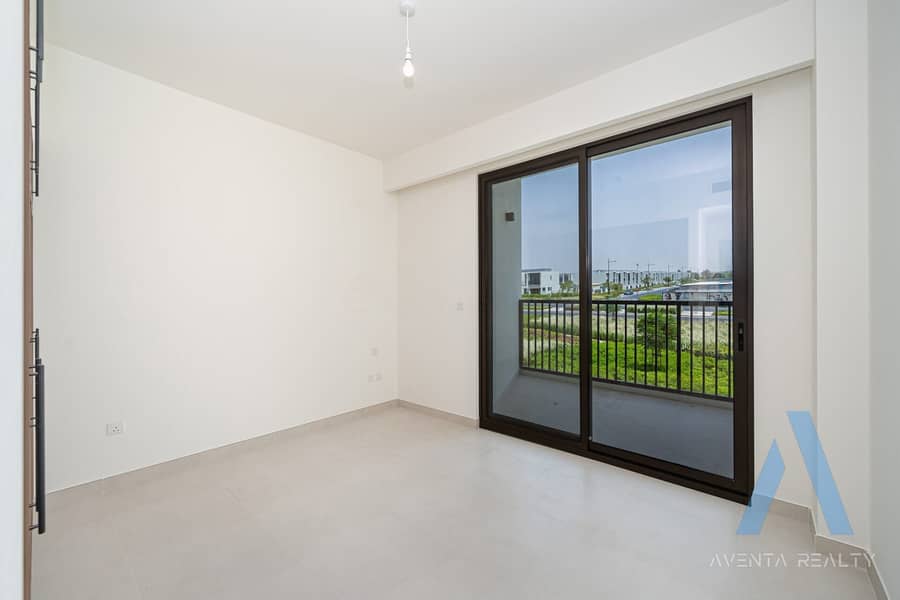 10 14_Bedrooms_Bedroom-balcony. jpg