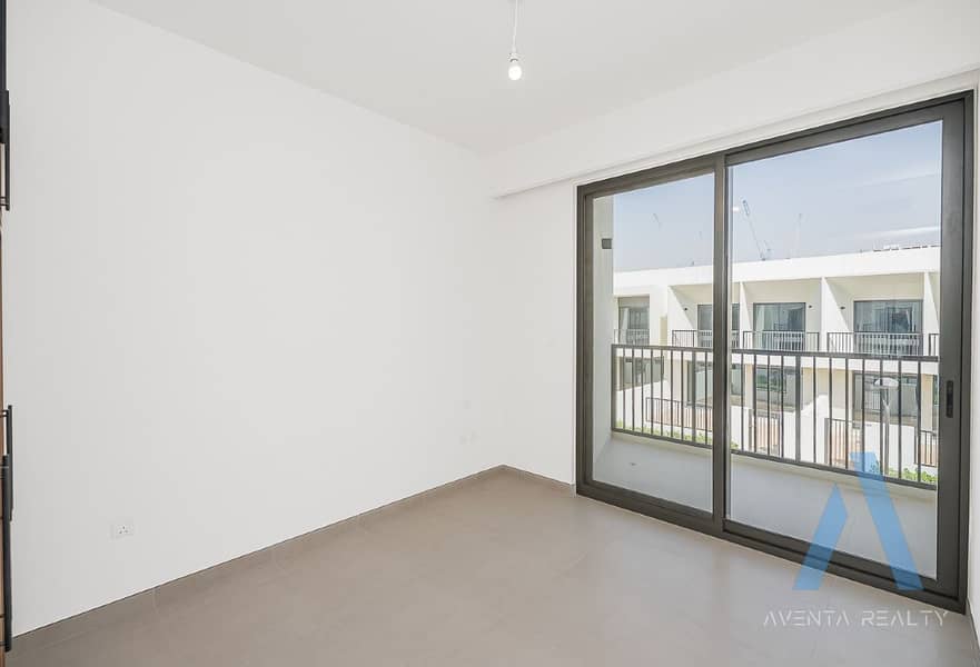 13 17_Bedrooms_Bedroom-balcony-3. jpg