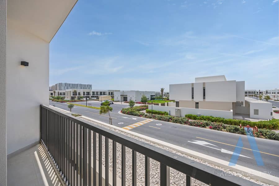 15 19_View_Balcony-view. jpg
