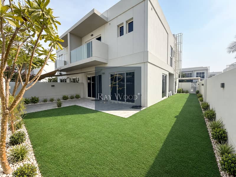 Modern Minimalist Villa with Lush Landscaping. png Modern Minimalist Villa with Lush Landscaping. png