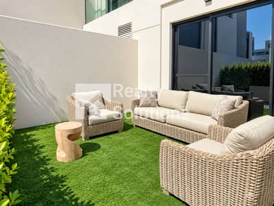朱美拉环形村(JVC)， 迪拜 1 卧室公寓待租 - Sunlit Modern Wicker Courtyard. png