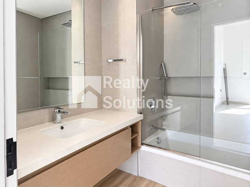 6 Modern Minimalist Bathroom Interior. png