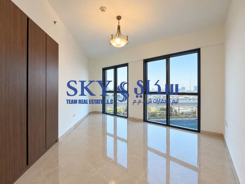 3 Modern Empty Apartment with City Views. png